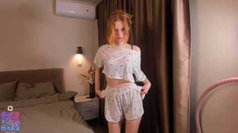 Snapshot of silkencrave chatting on February 13, 9:27 am Call me Mia online show from February 13, 9:27 am