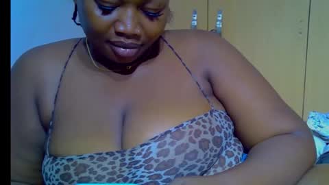 Snapshot of silky_caramel chatting on October 10, 10:14 am Caramel online show from October 10, 10:14 am