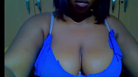 Snapshot of silky_caramel chatting on October 19, 6:47 am Caramel online show from October 19, 6:47 am