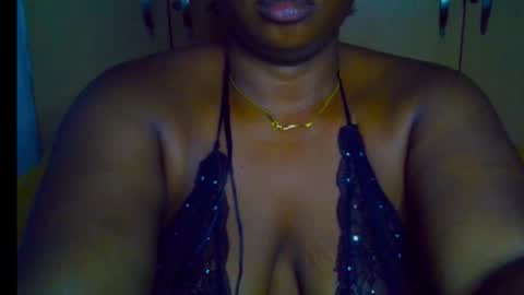 Snapshot of silky_caramel chatting on October 19, 7:58 pm Caramel online show from October 19, 7:58 pm