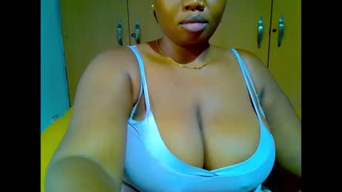 Snapshot of silky_caramel chatting on October 21, 8:04 am Caramel online show from October 21, 8:04 am