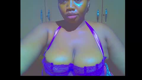 Snapshot of silky_caramel chatting on October 22, 8:25 am Caramel online show from October 22, 8:25 am