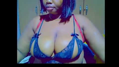 Snapshot of silky_caramel chatting on October 23, 9:52 am Caramel online show from October 23, 9:52 am