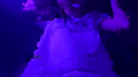 Snapshot of silkymommi chatting on February 16, 3:02 am SweettHoney online show from February 16, 3:02 am