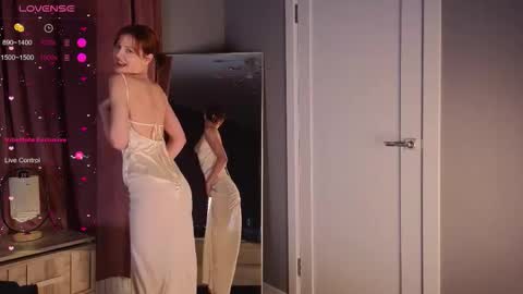 silly___woman online show from February 22, 7:45 pm