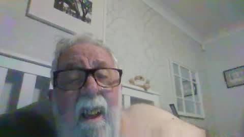 Snapshot of sillyoldman45221063 chatting on April 1, 8:50 pm sillyoldman45221063 online show from April 1, 8:50 pm