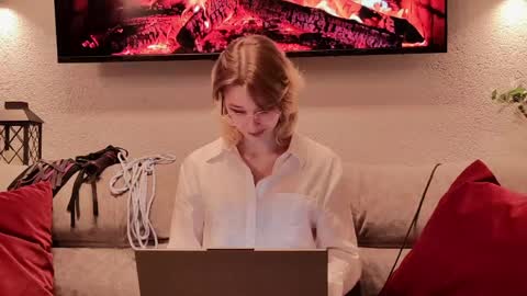 Snapshot of silva_tailll chatting on April 3, 7:12 pm silva online show from April 3, 7:12 pm