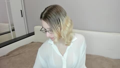 Snapshot of silvadevil chatting on February 26, 6:07 pm Kate online show from February 26, 6:07 pm