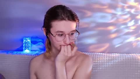 Snapshot of silvadevil chatting on March 19, 6:12 pm Kate online show from March 19, 6:12 pm