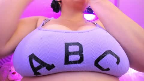 SIlvana  online show from May 7, 1:05 pm