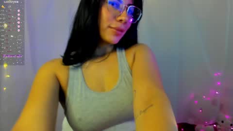 Snapshot of silvanna_moore chatting on December 19, 8:13 pm Silvanna online show from December 19, 8:13 pm