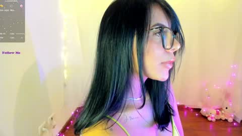 Snapshot of silvanna_moore chatting on February 8, 11:13 pm Silvanna online show from February 8, 11:13 pm
