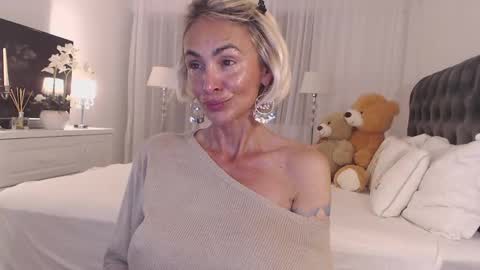 Snapshot of silver_miss chatting on April 24, 7:16 pm Silver ok online show from April 24, 7:16 pm