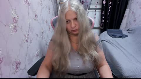 silver_moon_light online show from September 19, 9:15 pm