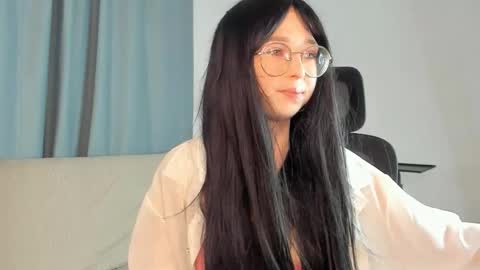 Snapshot of silvernoise chatting on April 19, 9:17 pm Alice online show from April 19, 9:17 pm
