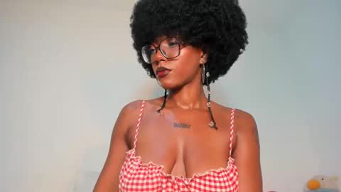 Snapshot of silverosequeen chatting on April 11, 6:40 am silverosequeen online show from April 11, 6:40 am