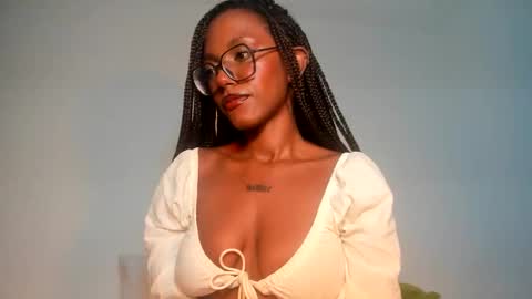 Snapshot of silverosequeen chatting on May 10, 9:03 am silverosequeen online show from May 10, 9:03 am