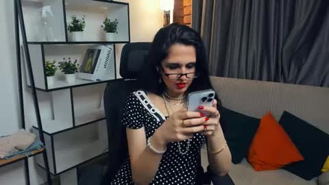Snapshot of silvertempt chatting on October 15, 1:22 pm Syrena online show from October 15, 1:22 pm