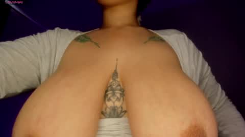 Snapshot of silviarichie_jade chatting on May 15, 8:27 pm silvia online show from May 15, 8:27 pm