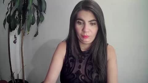 Snapshot of silviecollins chatting on December 14, 10:28 pm Silvie online show from December 14, 10:28 pm
