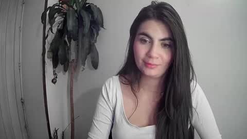 Snapshot of silviecollins chatting on December 22, 5:01 am Silvie online show from December 22, 5:01 am