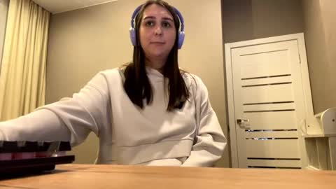 Snapshot of simapickford chatting on September 27, 11:04 am Rose online show from September 27, 11:04 am