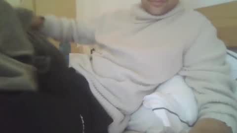 Snapshot of simml98 chatting on December 16, 12:38 pm Sam online show from December 16, 12:38 pm