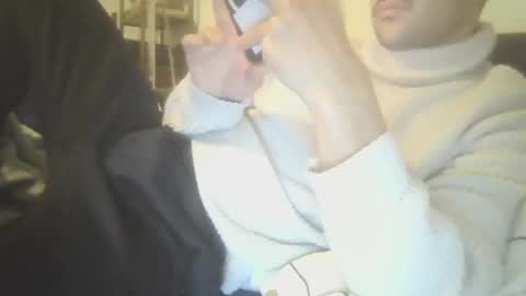 Snapshot of simml98 chatting on December 16, 10:03 pm Sam online show from December 16, 10:03 pm