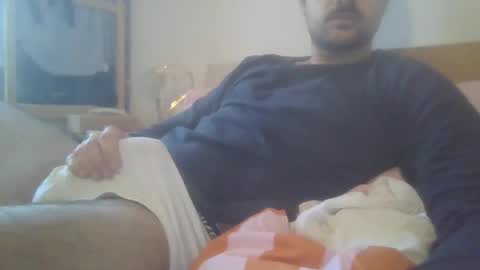 Snapshot of simml98 chatting on February 10, 3:27 pm Sam online show from February 10, 3:27 pm