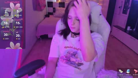 Snapshot of simochka_ chatting on April 7, 10:26 am Simochka online show from April 7, 10:26 am