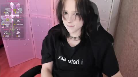 Snapshot of simochka_ chatting on April 24, 11:01 am Simochka online show from April 24, 11:01 am