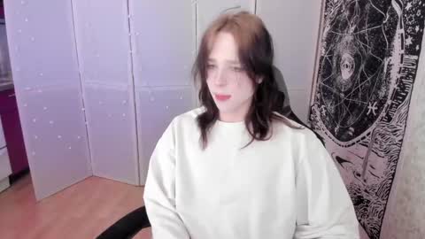 Snapshot of simochka_ chatting on June 2, 6:04 am Simochka online show from June 2, 6:04 am