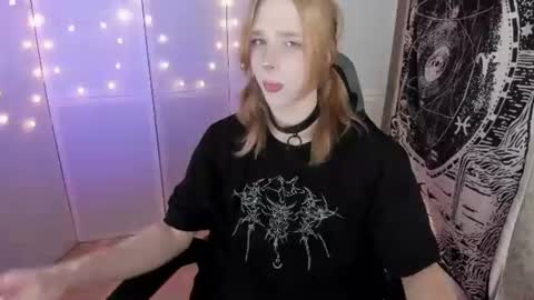 Snapshot of simochka_ chatting on July 2, 4:29 am Simochka online show from July 2, 4:29 am