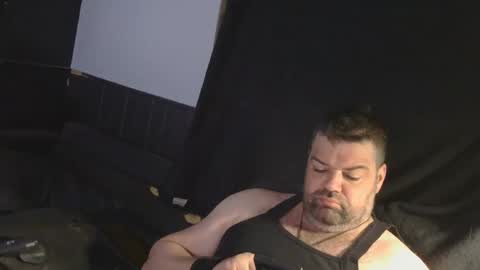 Snapshot of simon_8510 chatting on April 5, 1:36 am simon_8510 online show from April 5, 1:36 am