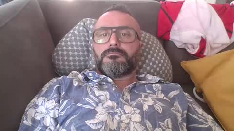 Snapshot of simon_bb chatting on April 30, 8:53 am Si online show from April 30, 8:53 am