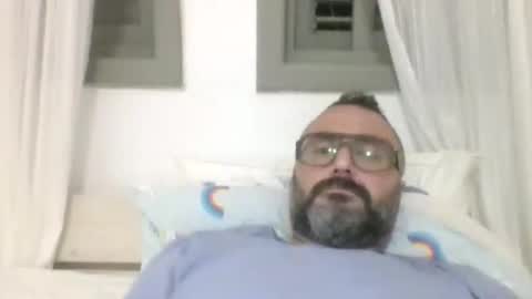 Snapshot of simon_bb chatting on May 5, 8:28 pm Si online show from May 5, 8:28 pm