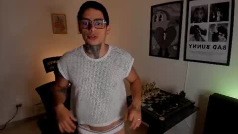 Snapshot of simon_cortes chatting on August 6, 11:34 am Simon Cortes online show from August 6, 11:34 am