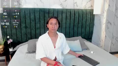 Snapshot of simon_durand chatting on February 22, 3:45 am simon_durand online show from February 22, 3:45 am