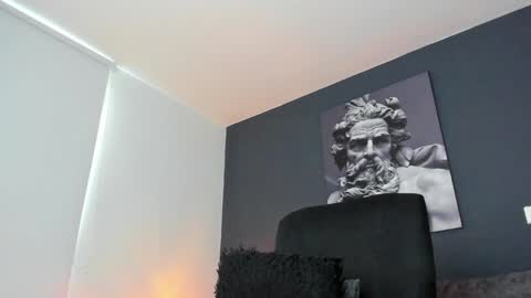 simon_leon01 online show from December 9, 1:55 pm