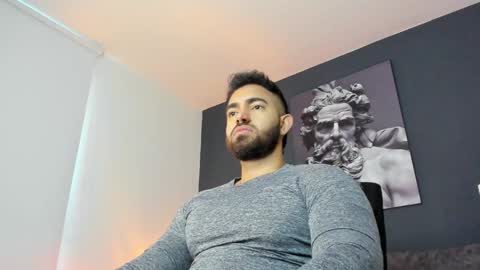 simon_leon01 online show from December 12, 11:29 am