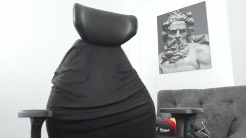 simon_leon01 online show from May 11, 12:33 pm