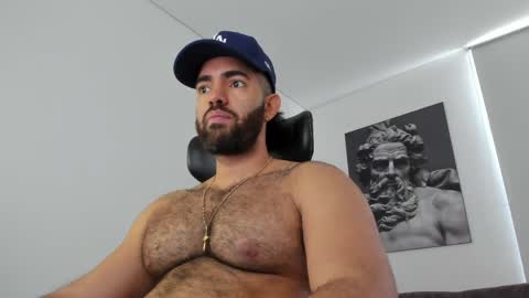 simon_leon01 online show from May 18, 2:56 pm