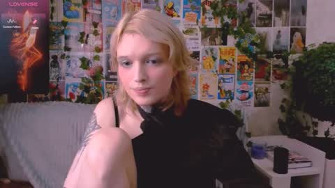 Snapshot of simona_rain chatting on October 24, 9:33 pm Simona online show from October 24, 9:33 pm