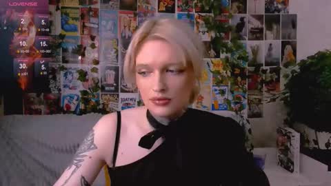 Snapshot of simona_rain chatting on October 26, 11:42 pm Simona online show from October 26, 11:42 pm