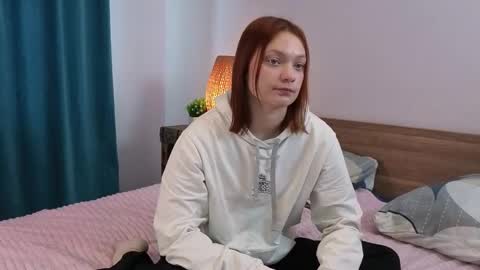 Snapshot of simonafaulds chatting on September 24, 7:44 am Amelia online show from September 24, 7:44 am