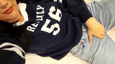 Snapshot of simonesighren chatting on February 19, 2:40 am simonesighren online show from February 19, 2:40 am