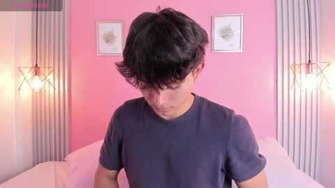 Snapshot of simonlambert__ chatting on December 13, 8:37 pm Simon online show from December 13, 8:37 pm