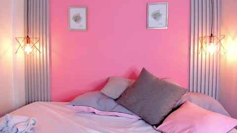 Snapshot of simonlambert__ chatting on December 18, 10:02 pm Simon online show from December 18, 10:02 pm