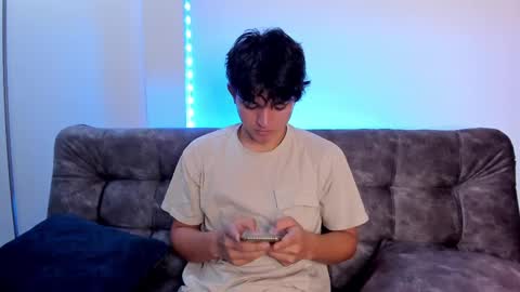 Snapshot of simonlambert__ chatting on December 21, 7:49 pm Simon online show from December 21, 7:49 pm