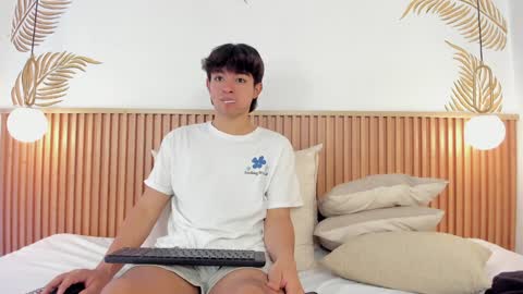 Snapshot of simonlambert__ chatting on January 2, 3:08 pm Simon online show from January 2, 3:08 pm